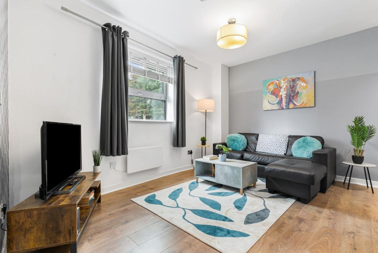 Spacious 1 Bedroom Apartment In Central Woking Exterior photo