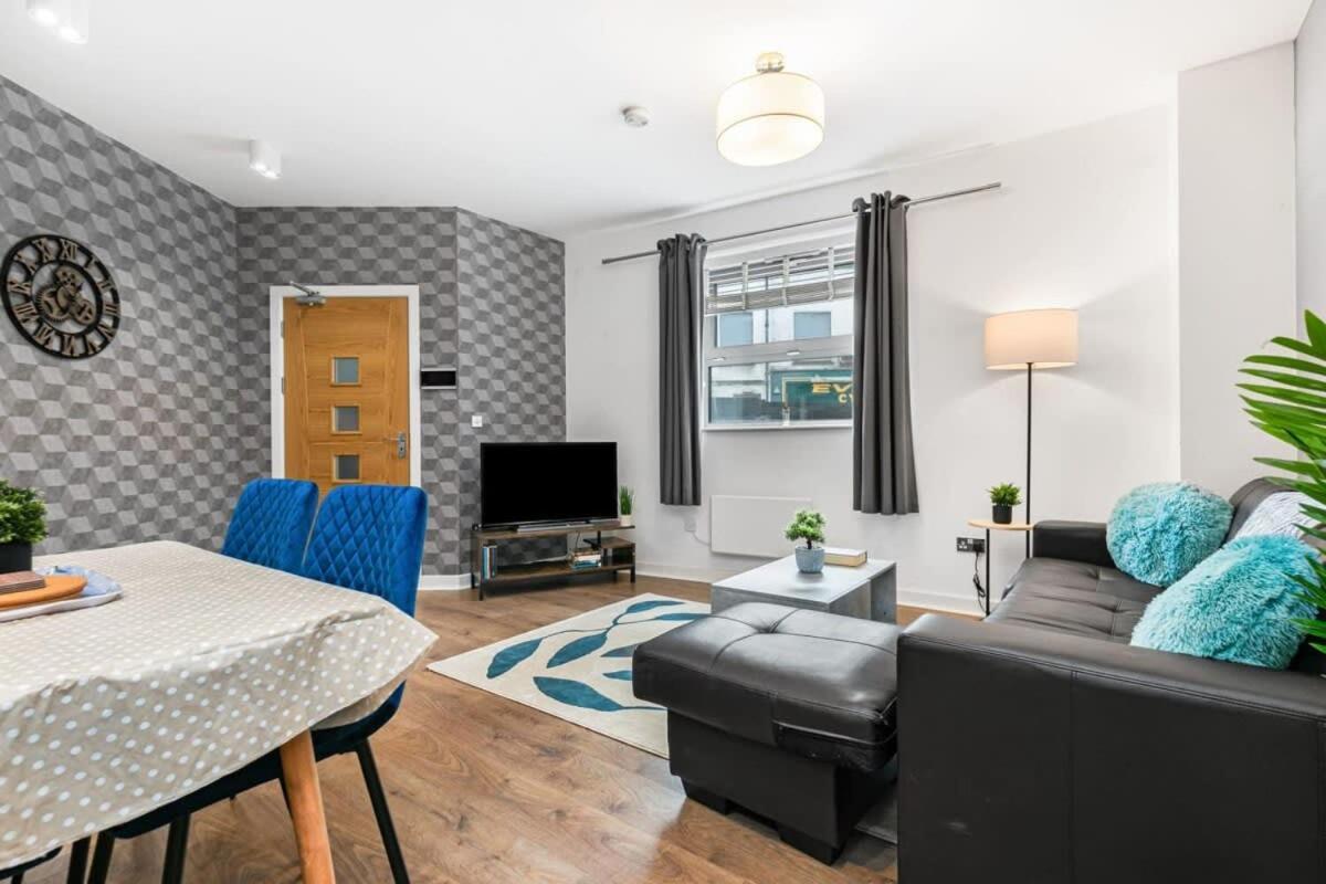 Spacious 1 Bedroom Apartment In Central Woking Exterior photo