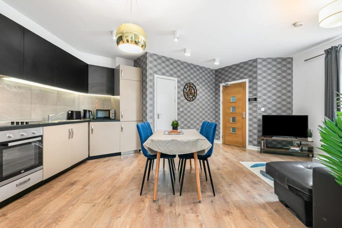 Spacious 1 Bedroom Apartment In Central Woking Exterior photo