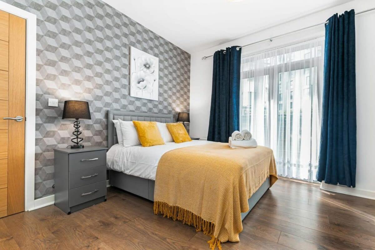 Spacious 1 Bedroom Apartment In Central Woking Exterior photo